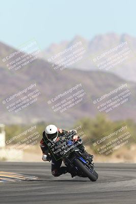 media/Oct-30-2025-Racers Edge (Thu) [[dabbdaf680]]/3-B Group/Session 2 (Turn 14)/